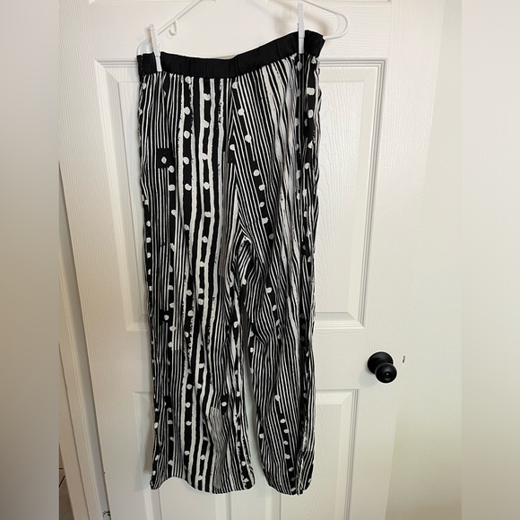 Anthropologie black and white flowy printed pants - Picture 2 of 2